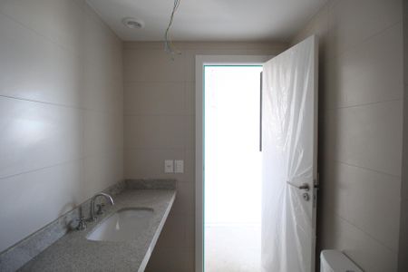 Apartamento à venda com 79m², 2 quartos e 2 vagasBanheiro da Suíte 2