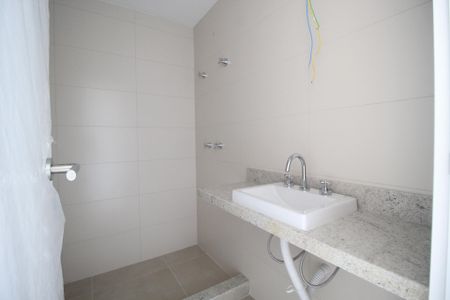 Apartamento à venda com 79m², 2 quartos e 2 vagasBanheiro da Suíte 1