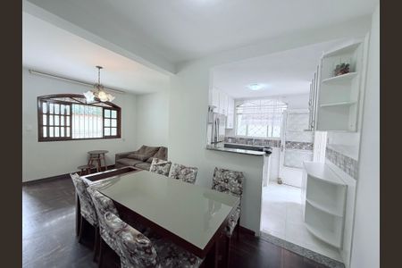 Casa à venda com 210m², 3 quartos e 3 vagas