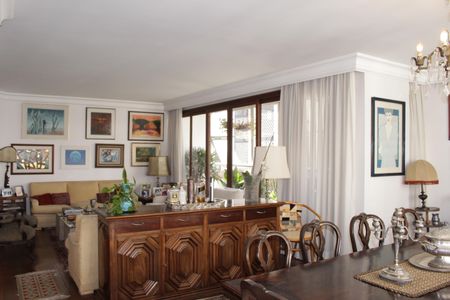 Apartamento à venda com 4 quartos, 263m² em Santa Cecilia, São Paulo