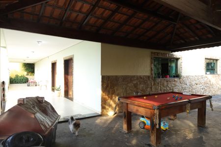 Casa para alugar com 1395m², 4 quartos e 15 vagasQuintal