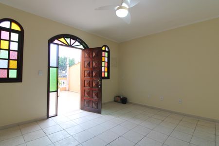 Casa à venda com 262m², 4 quartos e 2 vagassala casa 2