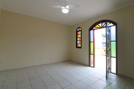 Casa à venda com 262m², 4 quartos e 2 vagassala casa 2