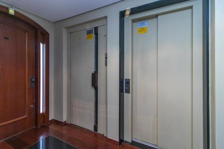 Apartamento à venda com 350m², 4 quartos e 3 vagas Apartamento à venda com 350m², 4 quartos e 3 vagasHall de Entrada