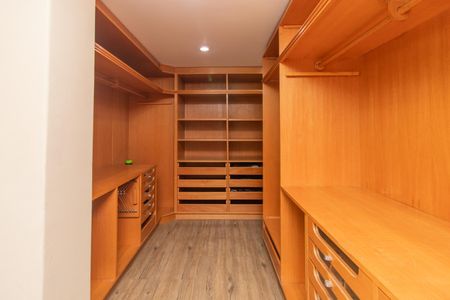 Apartamento à venda com 350m², 4 quartos e 3 vagas Apartamento à venda com 350m², 4 quartos e 3 vagasSuíte