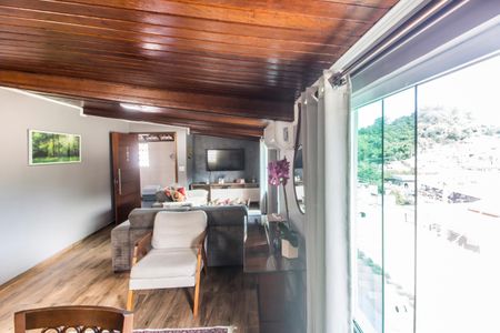 Sala  de casa à venda com 3 quartos, 240m² em Vila Pouso Alegre, Barueri