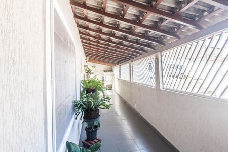 Varanda de casa à venda com 3 quartos, 240m² em Vila Pouso Alegre, Barueri