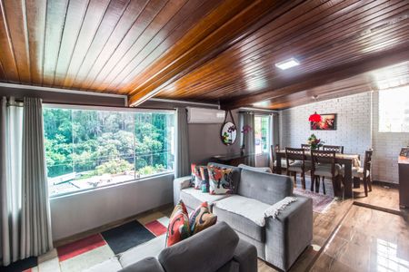 Sala  de casa à venda com 3 quartos, 240m² em Vila Pouso Alegre, Barueri