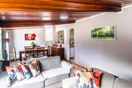 Sala  de casa à venda com 3 quartos, 240m² em Vila Pouso Alegre, Barueri