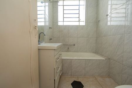 Casa para alugar com 100m², 3 quartos e sem vaga Casa para alugar com 100m², 3 quartos e sem vagaBANHEIRO1