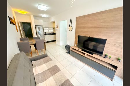 Sala de TV de apartamento para alugar com 1 quarto, 42m² em Canasvieiras, Florianópolis