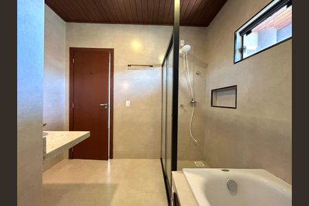 Casa para alugar com 126m², 3 quartos e 2 vagasBanheiro suíte 1