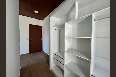 Casa para alugar com 126m², 3 quartos e 2 vagasSuíte 1 Closet