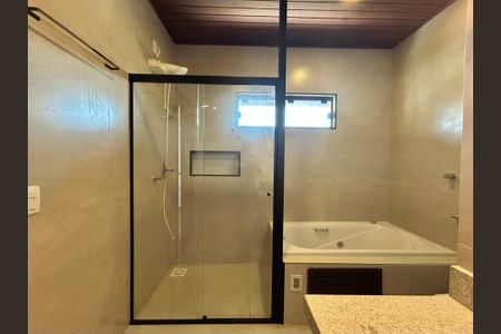 Casa para alugar com 126m², 3 quartos e 2 vagasBanheiro suíte 1