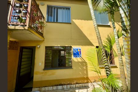 Casa de condomínio para alugar com 85m², 2 quartos e sem vagaPlaca instalada na fachada do imóvel 