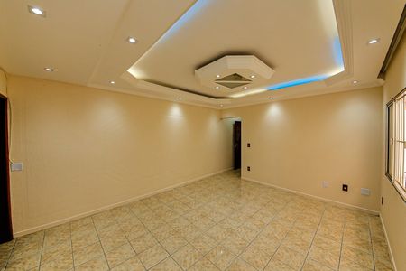 Casa para alugar com 3 quartos, 250m² em Jardim Sapopemba, São Paulo