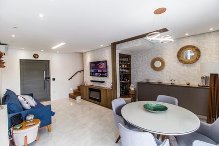 Sala de casa de condomínio à venda com 3 quartos, 152m² em Residencial Onze (alphaville), Santana de Parnaíba