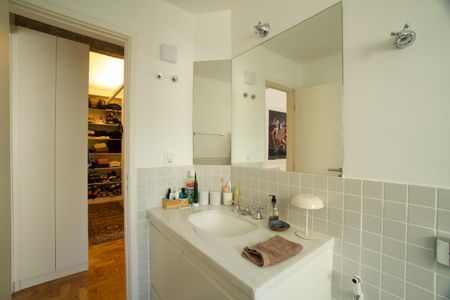 Apartamento à venda com 88m², 1 quarto e 1 vaga Apartamento à venda com 88m², 1 quarto e 1 vagaBanheiro da Suíte