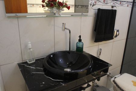 Casa de condomínio à venda com 300m², 3 quartos e 2 vagasBanheiro Social