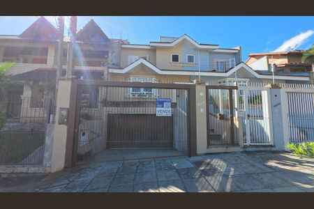 Casa à venda com 269m², 4 quartos e 3 vagas Casa à venda com 269m², 4 quartos e 3 vagasFachada