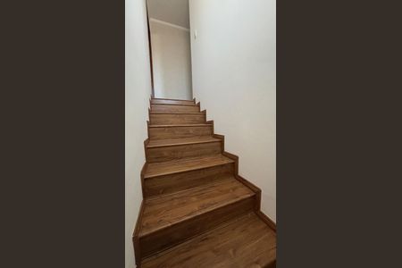 Escada de casa à venda com 3 quartos, 187m² em Vila Luzita, Santo André