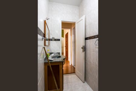 Apartamento à venda com 117m², 2 quartos e 1 vaga Apartamento à venda com 117m², 2 quartos e 1 vagaBanheiro social