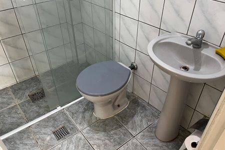 Banheiro de apartamento para alugar com 1 quarto, 60m² em Itararé, Santos