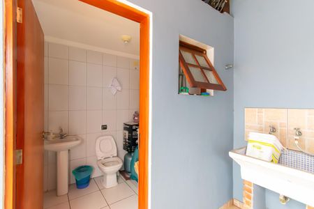 Casa para alugar com 196m², 3 quartos e 3 vagasBanheiro de Serviço