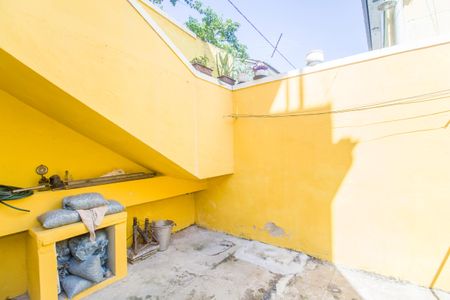 Casa para alugar com 78m², 2 quartos e 1 vagaQuintal