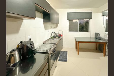 Apartamento para alugar com 100m², 2 quartos e 2 vagasCozinha