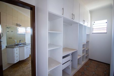 Casa para alugar com 396m², 3 quartos e 7 vagasCloset