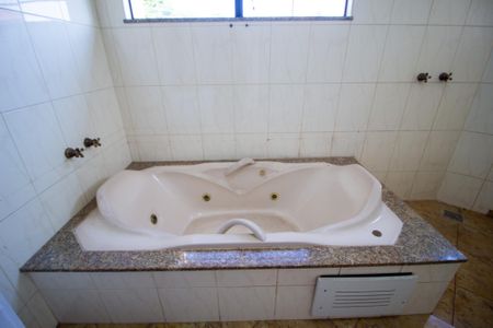 Casa para alugar com 396m², 3 quartos e 7 vagasBanheiro da Suíte