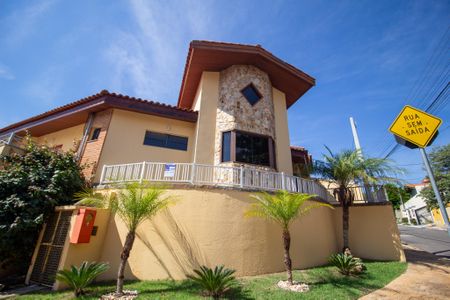 Casa para alugar com 396m², 3 quartos e 7 vagasFachada