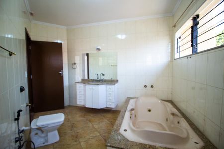 Casa para alugar com 396m², 3 quartos e 7 vagasBanheiro da Suíte