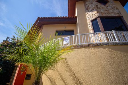 Casa para alugar com 396m², 3 quartos e 7 vagasFachada