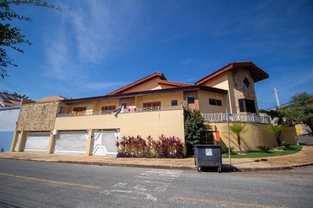 Casa para alugar com 396m², 3 quartos e 7 vagasFachada