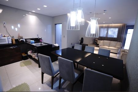 Casa para alugar com 300m², 2 quartos e 5 vagas