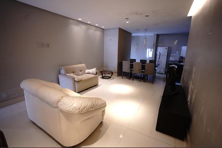 Casa para alugar com 300m², 2 quartos e 5 vagas