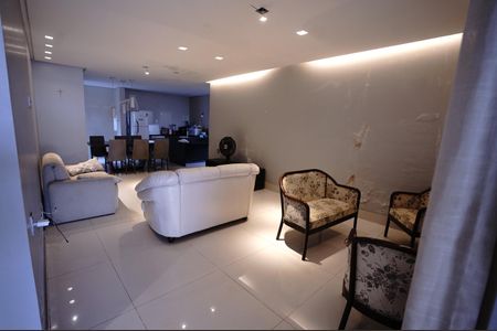 Casa para alugar com 2 quartos, 300m² em Setor Goiânia 2, Goiânia