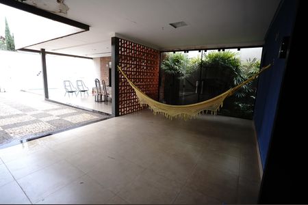 Casa para alugar com 300m², 2 quartos e 5 vagas