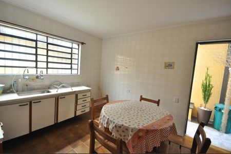 Casa à venda com 126m², 3 quartos e 2 vagasCozinha