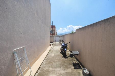 Casa para alugar com 15m², 2 quartos e 2 vagas Casa para alugar com 15m², 2 quartos e 2 vagasQuintal