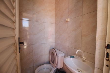 Casa para alugar com 15m², 2 quartos e 2 vagas Casa para alugar com 15m², 2 quartos e 2 vagasBanheiro 1