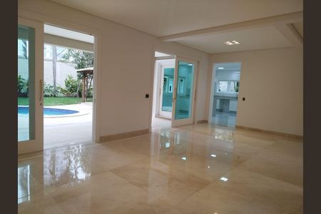 Casa à venda com 4 quartos, 450m² em Alphaville Residencial Plus, Barueri