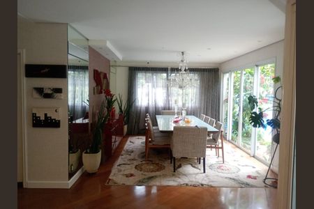 Casa à venda com 5 quartos, 900m² em Jardim Panorama, São Paulo