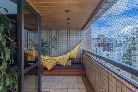Apartamento à venda com 165m², 4 quartos e 2 vagasFoto 01