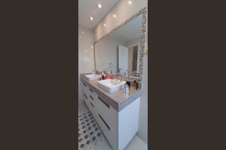 Apartamento à venda com 194m², 4 quartos e 4 vagas Apartamento à venda com 194m², 4 quartos e 4 vagasBanheiro da Suíte 1