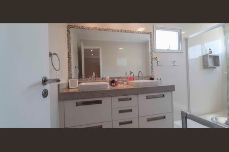 Apartamento à venda com 194m², 4 quartos e 4 vagas Apartamento à venda com 194m², 4 quartos e 4 vagasBanheiro da Suíte 1