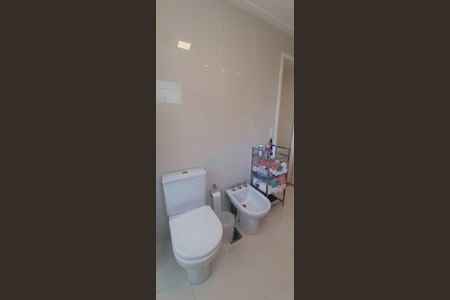 Apartamento à venda com 194m², 4 quartos e 4 vagas Apartamento à venda com 194m², 4 quartos e 4 vagasBanheiro da Suíte 1