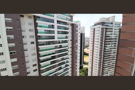 Apartamento à venda com 194m², 4 quartos e 4 vagas Apartamento à venda com 194m², 4 quartos e 4 vagasVista da Suíte 2